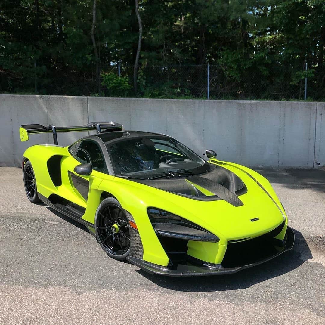 CarsWithoutLimitsさんのインスタグラム写真 - (CarsWithoutLimitsInstagram)「Acid Green McLaren Senna #Chassis244  Photo @remibeaudoin  #carswithoutlimits #mclaren #senna」9月5日 19時25分 - carswithoutlimits