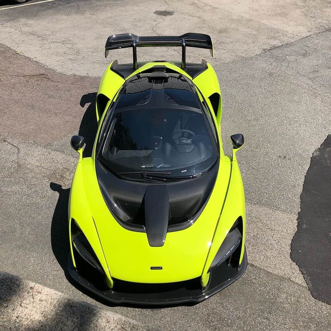 CarsWithoutLimitsさんのインスタグラム写真 - (CarsWithoutLimitsInstagram)「Acid Green McLaren Senna #Chassis244  Photo @remibeaudoin  #carswithoutlimits #mclaren #senna」9月5日 19時25分 - carswithoutlimits