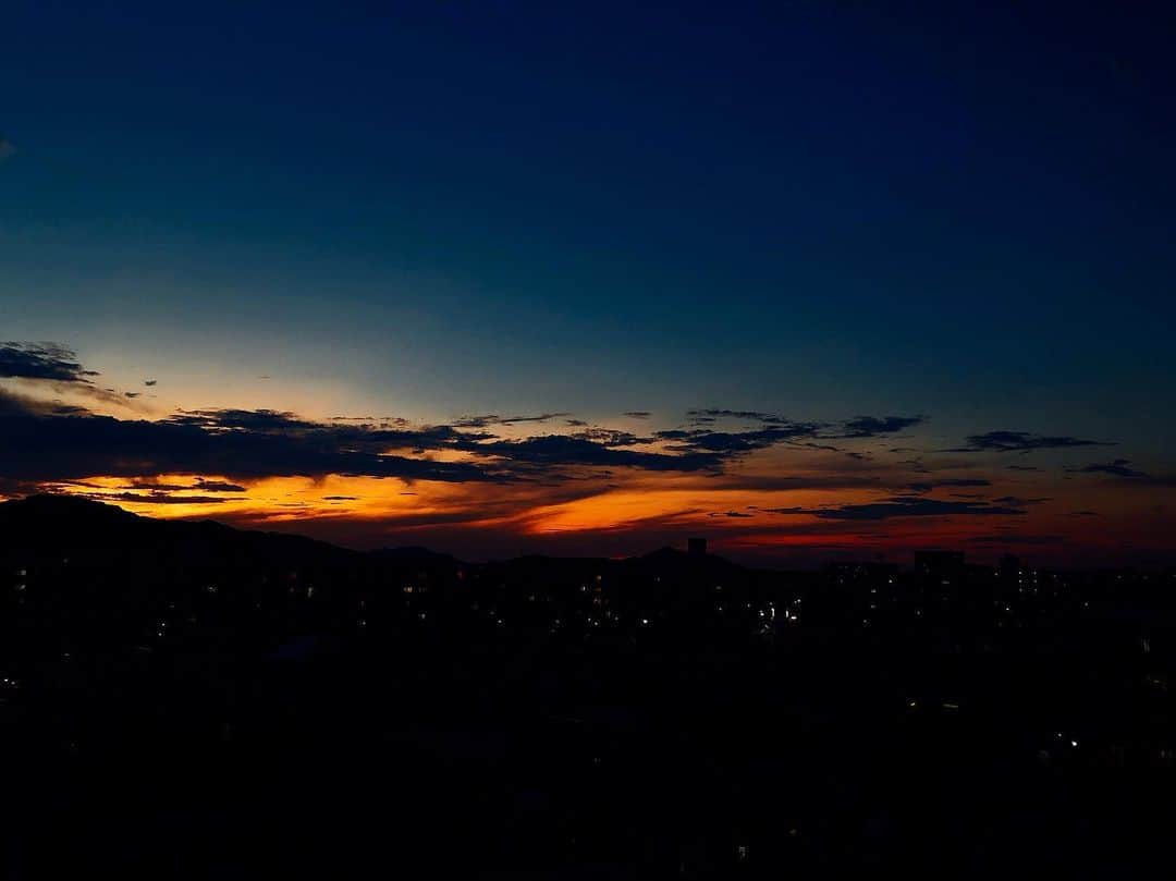 西本早希のインスタグラム：「・ 家から見える 毎日の  今日は 福岡夕立ちすごかったねぇ そのあと こんなにきれいだった〜」