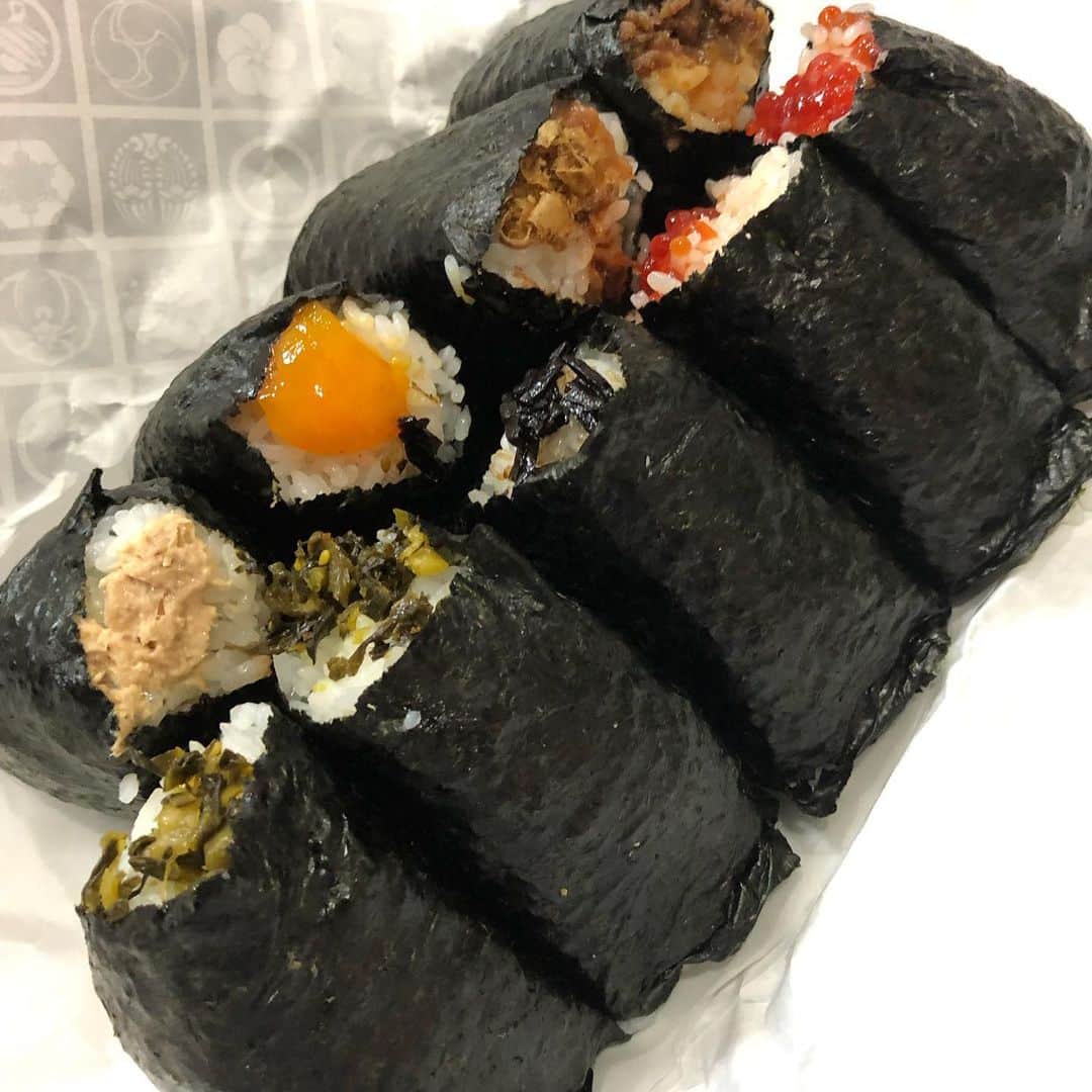 みずしな孝之のインスタグラム：「世界一美しいぼんごのおにぎりパーティー」