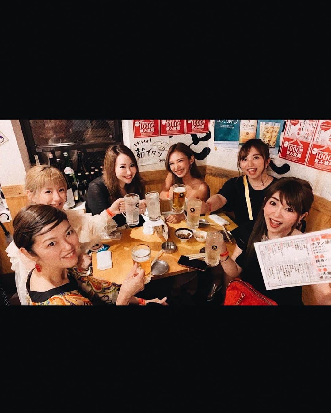 新井ニーニャさんのインスタグラム写真 - (新井ニーニャInstagram)「🍻﻿ ﻿ ﻿ ﻿ やっと念願の、#歌舞伎町レッドのれん街 ﻿ 来れました🤤🍻❤️﻿ @kabukicho_red_norengai ﻿  9/1〜9/3の間は﻿ #歌舞伎町レッドのれん街1周年 ということで﻿ 1000円飲み放題イベントやってたの🥰﻿ 実はハロウィンもイベントやるみたいです🎃 ﻿  #牛タンいろ葉 と 2階の#灯鏡 スナックカラオケで﻿ たっぷり女子会してきました💋最高❤️﻿ 29年間開けたことないシャンパンを持って﻿ かなり戸惑った動画を最後に載せました。﻿ ストーリーズのと違うバージョン🤣🍾笑﻿ ( すわいぷしてね )﻿ ﻿ ﻿ ﻿ あの赤提灯の雰囲気🏮最高すぎる…！﻿ しかも #牛タン 🥩﻿ ほんっっっとに美味しくて。﻿ ホロホロで。幸せで。んまくて。﻿ ﻿ 「茹でタン」﻿ 「霜降り牛タン」﻿ 「厚切り牛タン」﻿ 「味噌牛タン」﻿ ﻿ 全て最高だから全て食べてほしい🤤﻿ ﻿ 歌舞伎町の中にあるから﻿ すぐ見つけられると思う🔍﻿ 場所はグーグルマップで﻿ 検索してみてください🌎🏮💛﻿ #ににゃめし﻿ ﻿ ﻿ ﻿ ﻿ 今実は、うちの会社が運営している﻿ 体験記メディア #BLANCA と﻿ #東京のれん街 さんとのコラボ企画を﻿ 絶賛練り練り中👩🏼‍💻﻿ ﻿ とっても面白くて良いものが出来つつあるので﻿ 皆さん @blanca__love 是非フォローして﻿ 情報待っていてください…🧚🏼‍♀️❤️﻿ ﻿ ﻿ ﻿ ﻿ #歌舞伎町 #レッドのれん街 #せんべろ #センベロ #朝まで飲み放題 #いろ葉 #のれん街 #居酒屋 #飲み屋 #大好き #ビール #ビールと牛タン #ビール女子 #女子会 #ガールズトーク #ブランカ #体験記 #体験談 #メディア #彼女とデートなうに使っていいよ #彼女感」9月5日 19時26分 - 22nina77