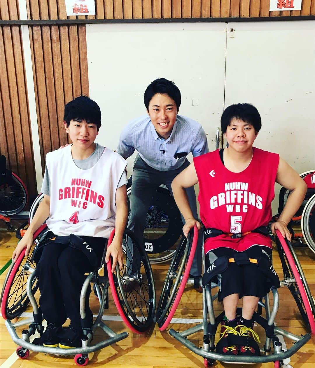 のインスタグラム：「【パラスポーツ体験】 新発田市でパラスポーツの体験会！車いすバスケの車いす、思った以上に小回りが利きすぎて制御するのがなかなか難しい、、、 今日は新潟医療福祉大学の1年生で車いすバスケU-23日本代表候補の板倉颯さん(左)と渡邉友希さん(右)も参加！ 来年の東京パラリンピックに期待です！  #東京パラリンピック#あと1年#新発田#パラスポーツ#車いすバスケ#ブラインドサッカー#ボッチャ# UX#スーパーJにいがた」