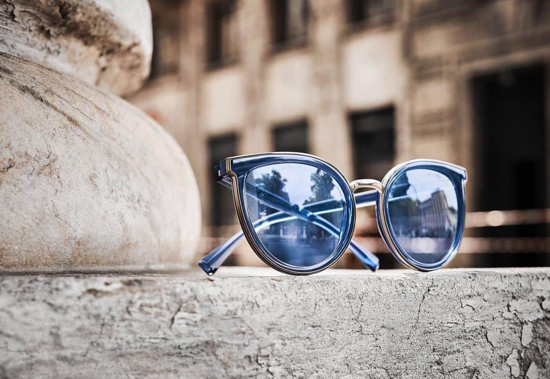 Armani Officialさんのインスタグラム写真 - (Armani OfficialInstagram)「Look on the bright side of Fall with a pair of colourful #EAsunglasses from the Fall Winter 2019-2020 collection」9月5日 19時48分 - emporioarmani