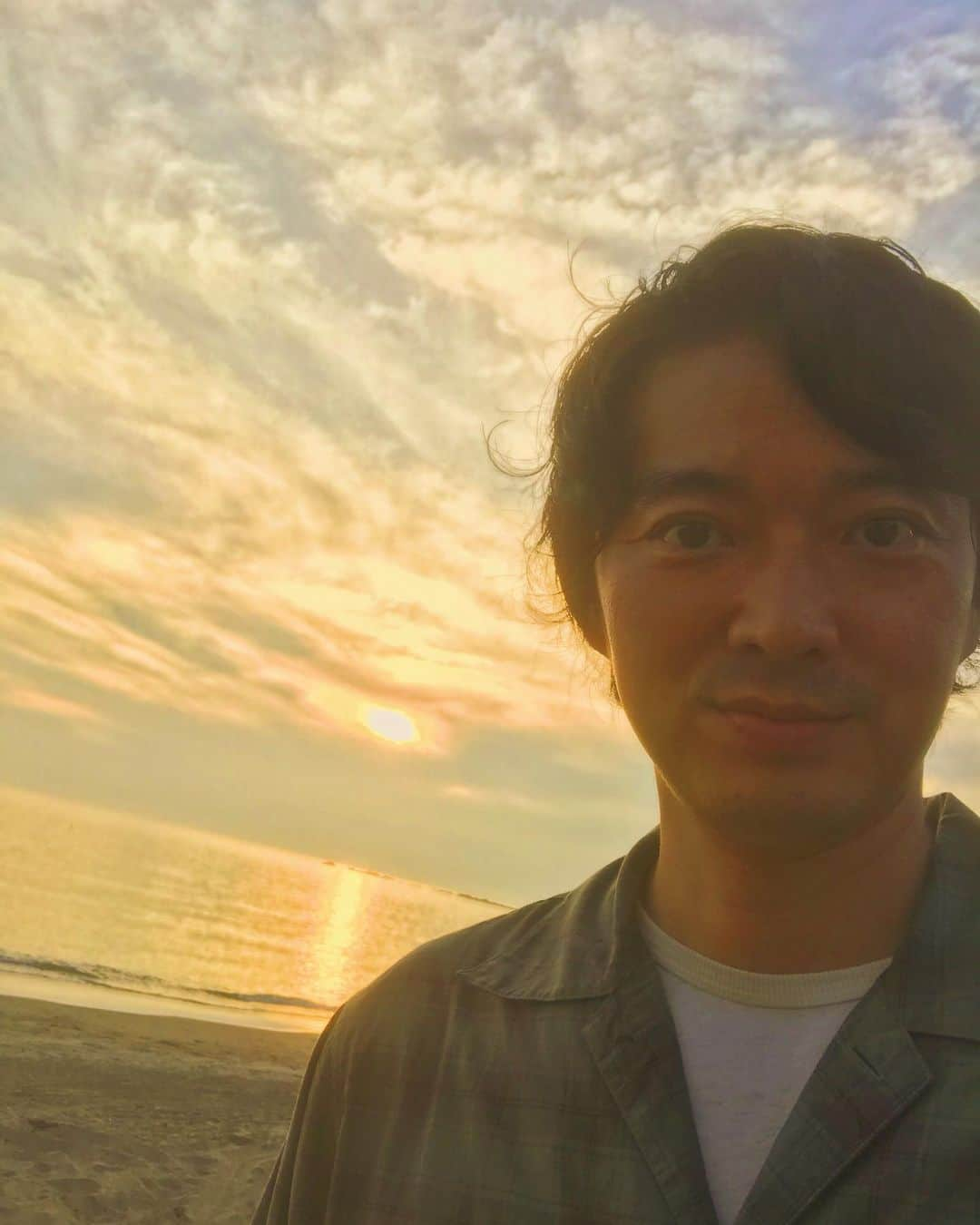 林幸治さんのインスタグラム写真 - (林幸治Instagram)「海、自撮り、ぎこちない作り笑い。」9月5日 19時49分 - tct_koji_hayashi