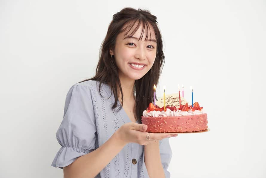 山田愛奈さんのインスタグラム写真 - (山田愛奈Instagram)「.  nonnoの撮影にて 1日早めのお誕生日祝い して頂きました(´,,・ω・,,｀) 嬉しい嬉しい…毎回泣いちゃう nonno編集部の皆様からの お手紙も💌💕！！！ 楽しい撮影に素敵なお祝い とても良い誕生日前夜祭 でした⸝⋆ .  #誕生日 #nonno」9月5日 19時50分 - aina_yama