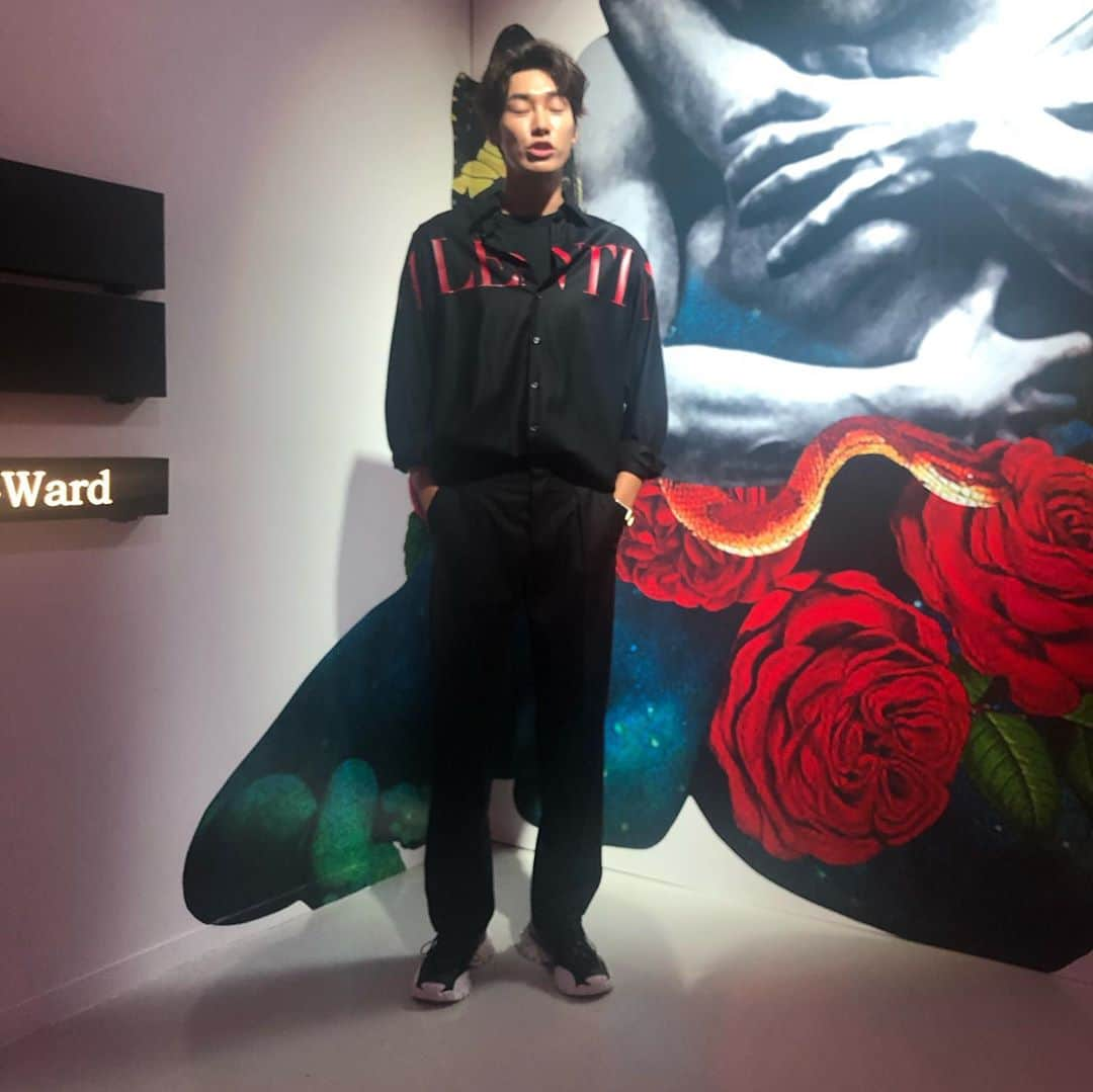 キム・ヨングァンさんのインスタグラム写真 - (キム・ヨングァンInstagram)「발렌티노  #행사 #다녀옴 #VALENTINO 불러주셔서  #감사합니다 🖤」9月5日 19時54分 - aksakfn12