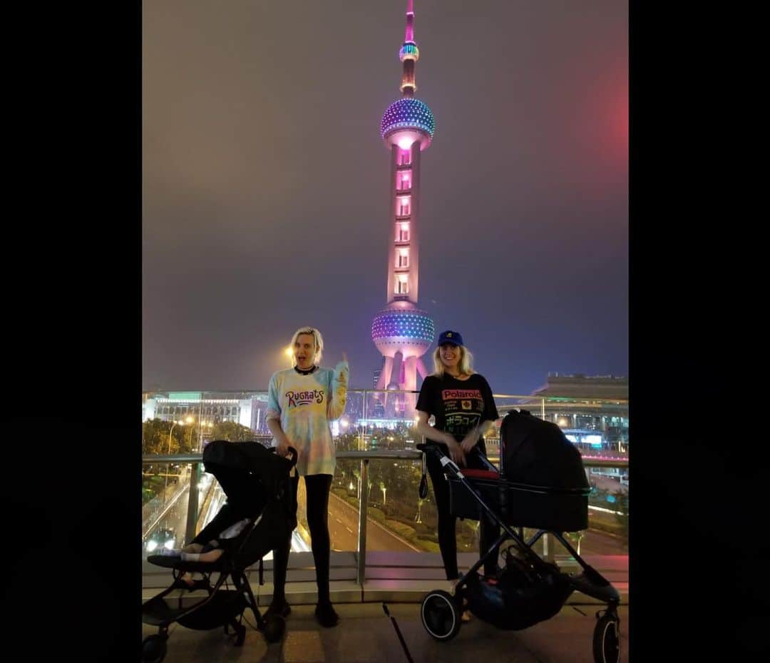 NERVOさんのインスタグラム写真 - (NERVOInstagram)「Who knew The Jetsons lived in Shanghai. 🛸🛸 In all honesty, Shanghai - you are so pretty. We’ve had an awesome time walking around and experiencing your city by day and night. The city skyscrapers and lights are just epic! Thank you to @spaceplus_shanghai for bringing us here!! Next up ➡➡ Changsha #SpacePlus 🎆🌇⛩🎏🏮🎎❤ #thejetsons」9月5日 19時54分 - nervomusic