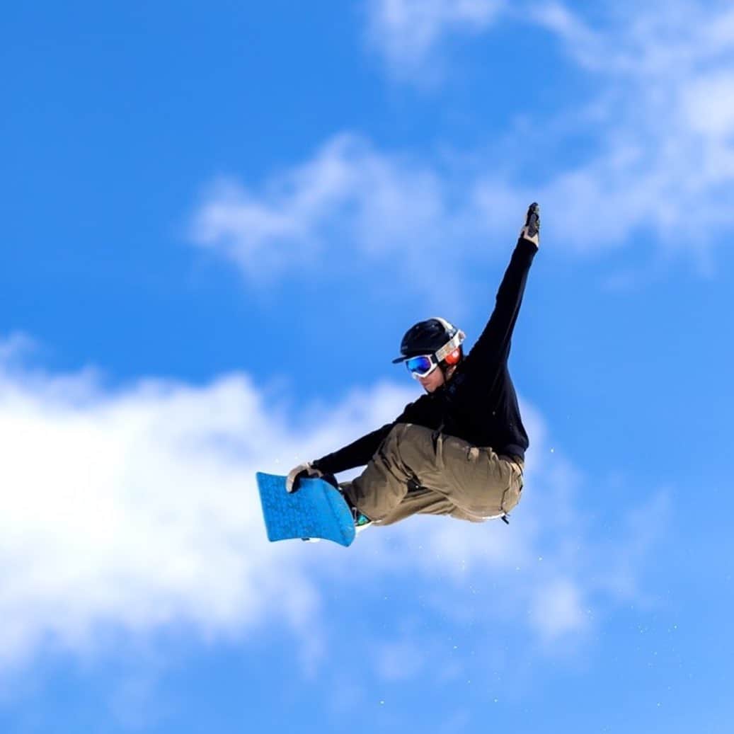 成田童夢さんのインスタグラム写真 - (成田童夢Instagram)「私の息子が早くもスノボの練習を始めました(*`･ω･´)← My son practices snowboarding as early as 4 months.  #世界一可愛い #インディー #親バカ部 #スノーボード #snowboard」9月5日 20時09分 - narita_dome
