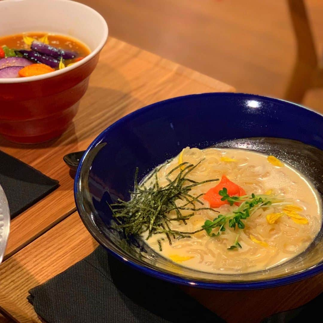 小松彩夏さんのインスタグラム写真 - (小松彩夏Instagram)「﻿ 前日、ひなちゃんと彩乃と『麺cuisine麻布邸』でうどん女子会😊🍽💕﻿ ﻿ うどんの新しい可能性を提案し、体が喜ぶ麺料理をテーマにしたお店❣️﻿ ﻿ どれも美味しかったのですが私のオススメは『鴨しゃぶ』と『明太クリームうどん』❤️﻿ ﻿ 鴨しゃぶは一生食べていられるくらい美味しい‼️✨(笑)﻿ ﻿ うどんは通常のうどんより低糖質で、食物繊維が豊富な麺なのに、普通のうどんより美味しいって何事⁉️笑﻿ ﻿ ダイエット中の方や糖質制限をされている方に激しくおススメ👍﻿ ﻿ 食品添加物、合成着色料を使わない出汁も絶品です😍✨﻿ ﻿ ドリンクメニューも豊富なのでお酒を楽しみながらシメにうどんもいいですよね😊💕﻿ ﻿ ひなちゃんと、彩乃は初めましてでしたが、美味しいご飯をいただきながら楽しい、うどん女子会でした😋✨﻿ ﻿ 店舗情報﻿ 麺cuisine麻布邸﻿ 〒106-0045﻿ 東京都港区麻布十番1-9-9﻿ 11:30-23:00（月曜休）22：00ラストオーダー﻿ TEL　03-6441-0351﻿ HP　https://azabutei.com﻿ ﻿ #麺cuisine麻布邸 #cuisine #麺cuisine #麻布邸 #麻布十番 #麻布 #AZABU #food #yummy #美味しい #コマログ #うどん女子 #うどん #低糖質 #ダイエット #低糖質ご飯 #女子会 #糖質ダイエット ﻿ ﻿」9月5日 20時02分 - official_ayaka_502