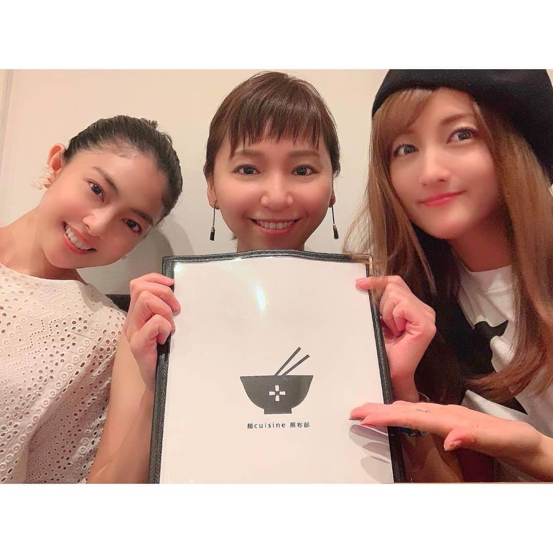 小松彩夏さんのインスタグラム写真 - (小松彩夏Instagram)「﻿ 前日、ひなちゃんと彩乃と『麺cuisine麻布邸』でうどん女子会😊🍽💕﻿ ﻿ うどんの新しい可能性を提案し、体が喜ぶ麺料理をテーマにしたお店❣️﻿ ﻿ どれも美味しかったのですが私のオススメは『鴨しゃぶ』と『明太クリームうどん』❤️﻿ ﻿ 鴨しゃぶは一生食べていられるくらい美味しい‼️✨(笑)﻿ ﻿ うどんは通常のうどんより低糖質で、食物繊維が豊富な麺なのに、普通のうどんより美味しいって何事⁉️笑﻿ ﻿ ダイエット中の方や糖質制限をされている方に激しくおススメ👍﻿ ﻿ 食品添加物、合成着色料を使わない出汁も絶品です😍✨﻿ ﻿ ドリンクメニューも豊富なのでお酒を楽しみながらシメにうどんもいいですよね😊💕﻿ ﻿ ひなちゃんと、彩乃は初めましてでしたが、美味しいご飯をいただきながら楽しい、うどん女子会でした😋✨﻿ ﻿ 店舗情報﻿ 麺cuisine麻布邸﻿ 〒106-0045﻿ 東京都港区麻布十番1-9-9﻿ 11:30-23:00（月曜休）22：00ラストオーダー﻿ TEL　03-6441-0351﻿ HP　https://azabutei.com﻿ ﻿ #麺cuisine麻布邸 #cuisine #麺cuisine #麻布邸 #麻布十番 #麻布 #AZABU #food #yummy #美味しい #コマログ #うどん女子 #うどん #低糖質 #ダイエット #低糖質ご飯 #女子会 #糖質ダイエット ﻿ ﻿」9月5日 20時02分 - official_ayaka_502