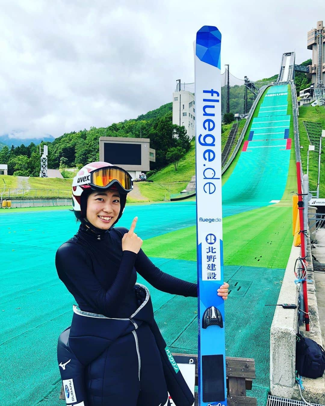 岩渕香里さんのインスタグラム写真 - (岩渕香里Instagram)「お疲れ様です😆 ご無沙汰しております！ 岩渕香里、  5月ぶりのジャンプ練習再開しています！  飛んでます、これ👉 の図  相変わらず元気いっぱいでーーす😆🤩 #岩渕香里 #Iwabuchikaori #Kaoriiwabuchi  #skijump #fisskijumping  #superfeet #cwx  #長野 #nagano #菅平高原 #sugadaira」9月5日 20時05分 - i_am_kaoriiwabuchi