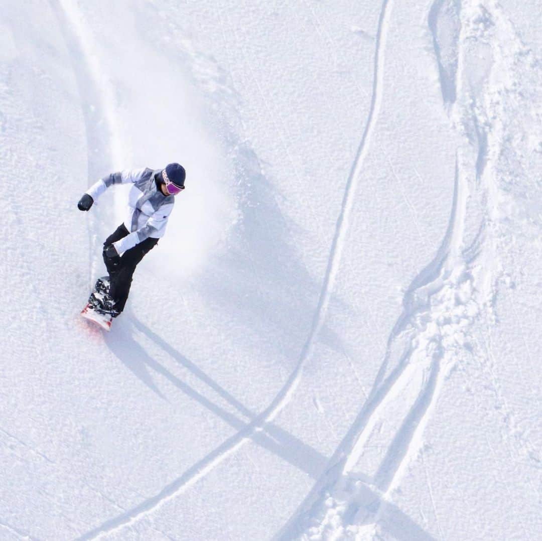 岩垂かれんさんのインスタグラム写真 - (岩垂かれんInstagram)「🌪 #heliski #heliskiing #helisnowboarding #heliskinz #nz #snowboarding #snowboard #roxy #roxysnow」9月5日 20時15分 - kareniwadare