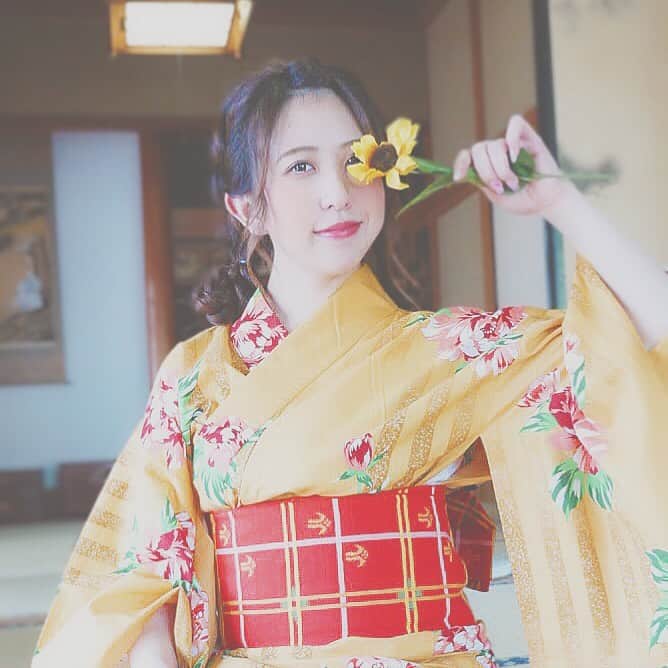 井上麗夢のインスタグラム：「和服シリーズ﻿ #浴衣﻿ #黄色浴衣﻿ ﻿ 和服のお仕事お待ちしております💕﻿ そろそろダイエット開始します﻿ (こっそり報告)﻿ ﻿ だから、次に会うときに﻿ 痩せたねって気付いてもらえるようにがんばるよ笑﻿ ﻿ #ヘアアレンジ﻿ #着物撮影﻿ #撮影会﻿ #夏の思い出」