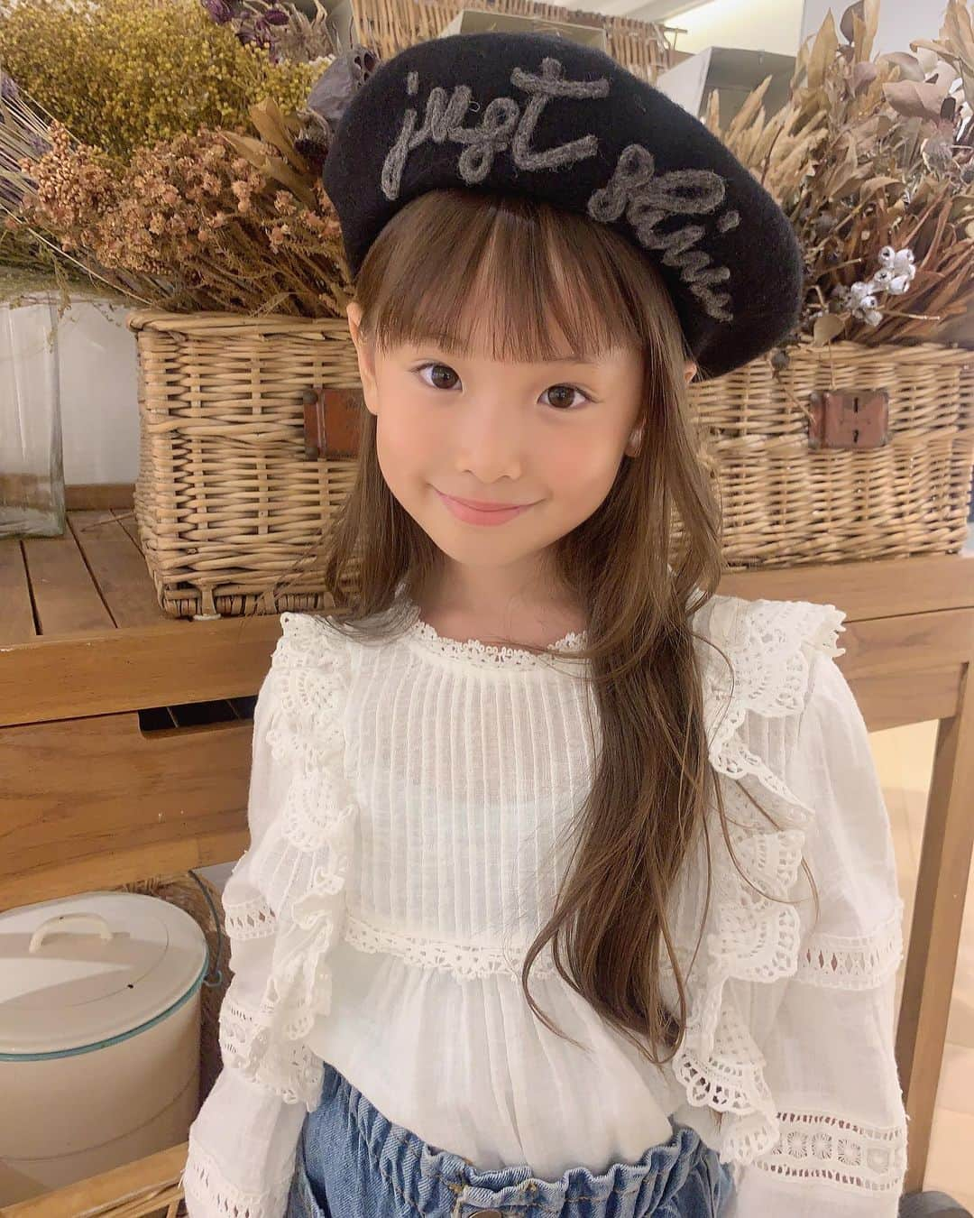 ひなさんのインスタグラム写真 - (ひなInstagram)「♡.＊ ZARA KIDS AW19の展示会へ行ってきました♡ @zarakids  ひなは入るなりたくさんの可愛いお洋服に 夢中になっていました.＊ . 今まで着なかったパンツスタイルも すごく気に入ったみたいで これから新しく挑戦してみるそうです♡" 本当に可愛いお洋服ばかりで たくさん着させていただいたので また次回も載せますね♡.＊ . #zarakids#ZARA#zarafashion」9月5日 20時29分 - h.t_mom