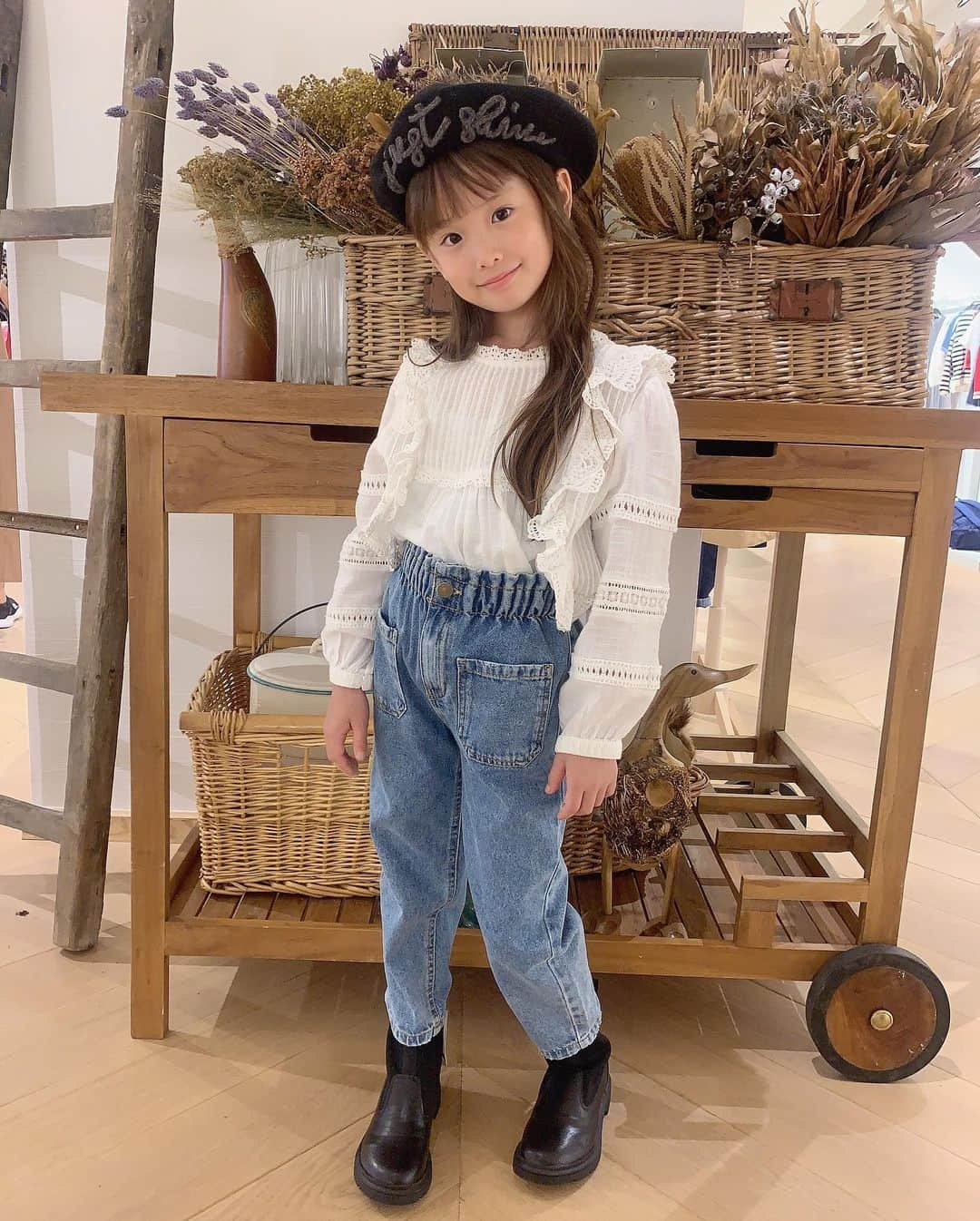 ひなさんのインスタグラム写真 - (ひなInstagram)「♡.＊ ZARA KIDS AW19の展示会へ行ってきました♡ @zarakids  ひなは入るなりたくさんの可愛いお洋服に 夢中になっていました.＊ . 今まで着なかったパンツスタイルも すごく気に入ったみたいで これから新しく挑戦してみるそうです♡" 本当に可愛いお洋服ばかりで たくさん着させていただいたので また次回も載せますね♡.＊ . #zarakids#ZARA#zarafashion」9月5日 20時29分 - h.t_mom