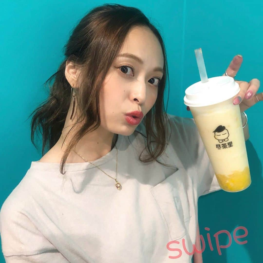 榊本麻衣さんのインスタグラム写真 - (榊本麻衣Instagram)「♡♡ . . 笹塚に9/2日にNew Openした "尽茶里" @jinchari に行ってきたよ〜🤤✨ . . パインヨーグルトスムージー🍍と 黒糖タピオカミルクティーを頂きました🥤💗 . . パインヨーグルトはさっぱりで 黒糖ミルクティーは甘めでタイプな味😘 両方とも美味しかったぁ🥺❤️ . . 店頭で2枚目の画像を見せると 50円OFFになるクーポン貰えるから swipeしてね🤤🍍💓 . . #尽茶里 #タピオカ #タピオカ巡り #タピオカ屋さん #タピスタグラム #笹塚 #東京 #カフェ #オープン #新店舗 #タピ活」9月5日 20時31分 - maipipii