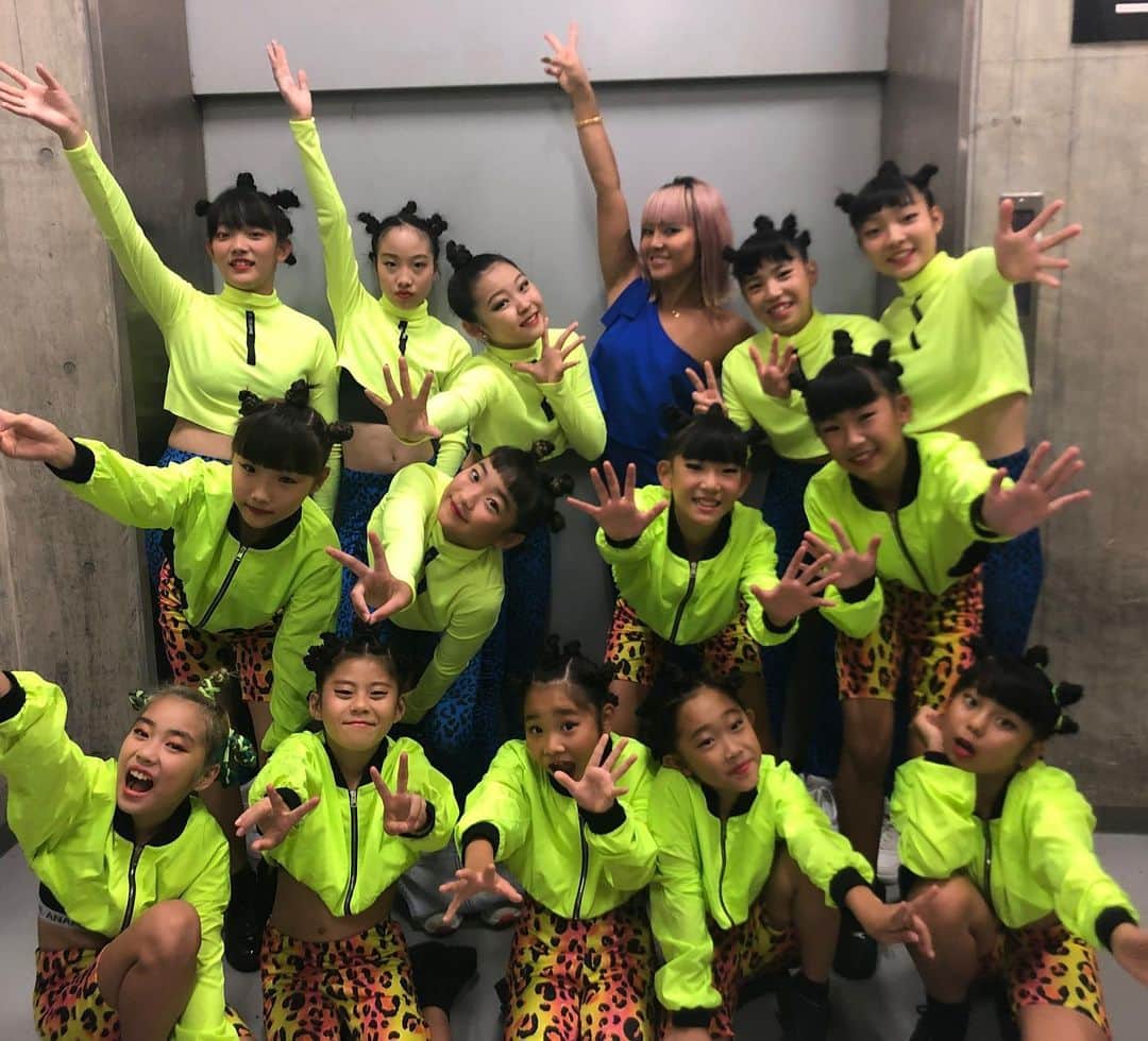 Nazukiのインスタグラム：「2019.8.28 Bird Call‼️‼️ 名古屋からNazuki ナンバーと Nazkidzの再演しました👏🏻👏🏻 みんながどんどん成長していて、見るのが楽しみでした😊 みんなほんと最高😍 東京で披露できてよかった👏🏻 @lyricalthanks_naoto  ありがとう😊 ほんとすごいステージで、イベント作りあげるのってほんと大変だから、頑張ってる姿にリスペクト👏🏻👍👏🏻 @ren_ryu_littlboy 動画も是非見てください😊 盛り上がってるから✋🏻 thanks💕💕 .  次回のWSは、9/14 16:30〜です‼️ 今回は、ダンスだけではなく、プロダンサーになる為の話や、自身の体験談も話してレッスンしていきます😊 詳細はハイライトに載せてあります👍  #dance #dancer #nazuki #nazkidz #nagoya #tokyo #coreography  #birdcall #ダンサー #名古屋  #振り付け」