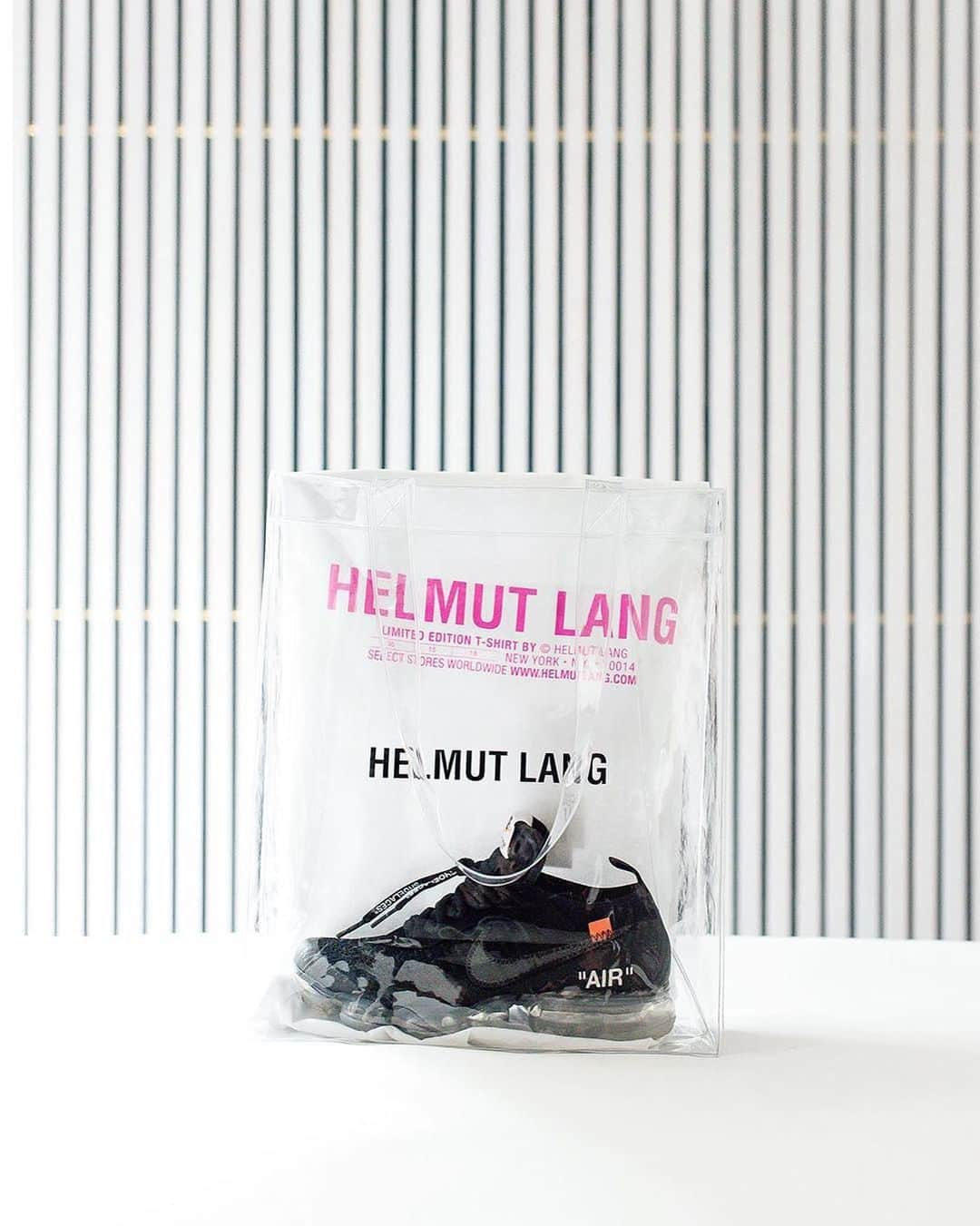 I.T IS INSPIRATIONさんのインスタグラム写真 - (I.T IS INSPIRATIONInstagram)「Pack light. 📷: @theliveitup - @helmutlang @off____white #ITHK #ITisInspiration #HelmutLang #OffWhite #OffWhiteNike #OffWhiteNikeVapormax」9月5日 20時38分 - ithk