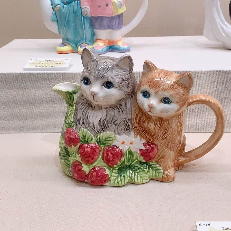 酒元麻衣（まいへー）さんのインスタグラム写真 - (酒元麻衣（まいへー）Instagram)「『猫のポット展』 1930年代〜1980年代頃の猫ポットが100点ほど展示されていました🐈🐈🐈どのデザインも愛おしい🐈♡瀬戸蔵ミュージアムで展示されてます😊  #ティーポット#美術館#猫#ヴィンテージ食器 #teapot #cat#vintageteapot」9月5日 20時40分 - maihee