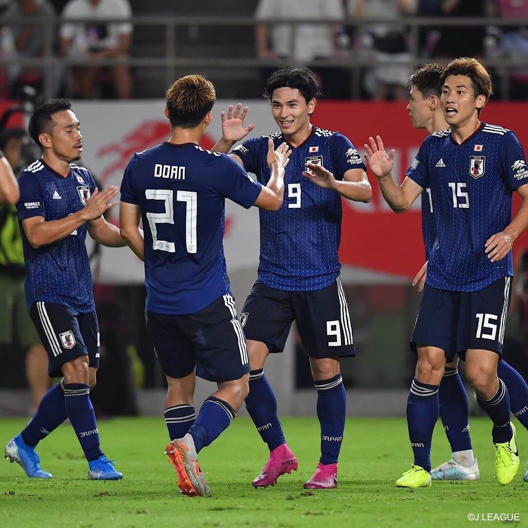のインスタグラム：「. 日本代表🇯🇵 #大迫勇也 選手 #南野拓実 選手のゴールで2点を先制⚽️⚽️ . 後半の活躍にも期待しましょう‼️‼️ . #samuraiblue #daihyo #Ｊリーグ」