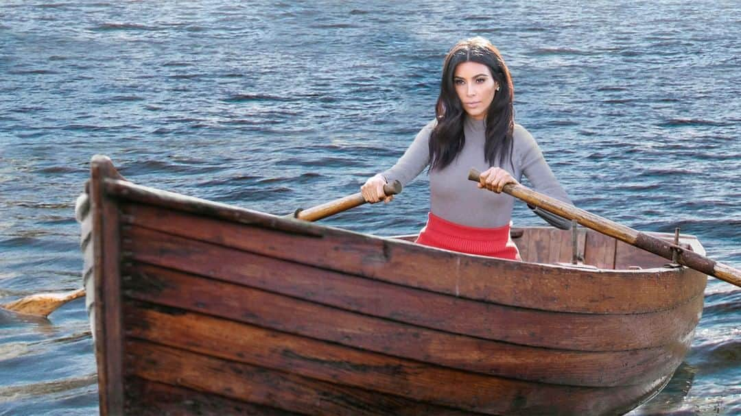 ジ・オニオンさんのインスタグラム写真 - (ジ・オニオンInstagram)「Kim Kardashian Tries To Escape L.A. In Rowboat After Realizing Past 12 Years Of Life Have Been TV Show」9月6日 6時30分 - theonion