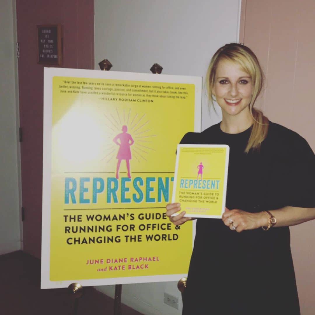 メリッサ・ラウシュのインスタグラム：「Such a wonderful time last night celebrating an incredible book, "Represent: The Women’s Guide to Running for Office and Changing the World" written by two amazing women, @junediane & @kateblackdc It is an interactive and inspiring step-by-step guide that helps women run for any of the approximately 500,000 elected offices in the US. If you are a woman, get this book! If you know a woman, get her this book! It’s rare to be able to say that a book can significantly impact the course of our future for the better...this book can and I know it will! #RepresentBook」