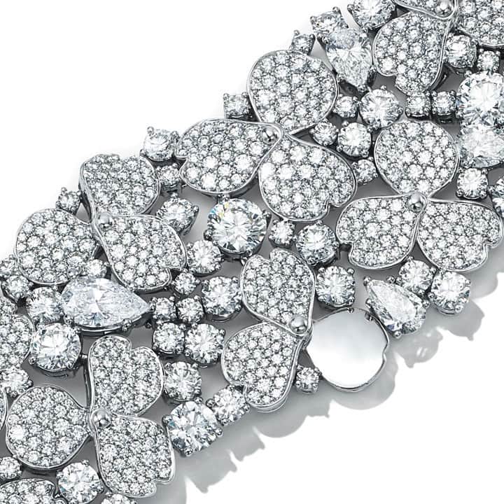 Saks Fifth Avenueのインスタグラム：「@tiffanyandco at The Vault: The century-old jeweler’s rare and brilliant gems arrive at our NY Flagship for a limited time. #SaksRocks」