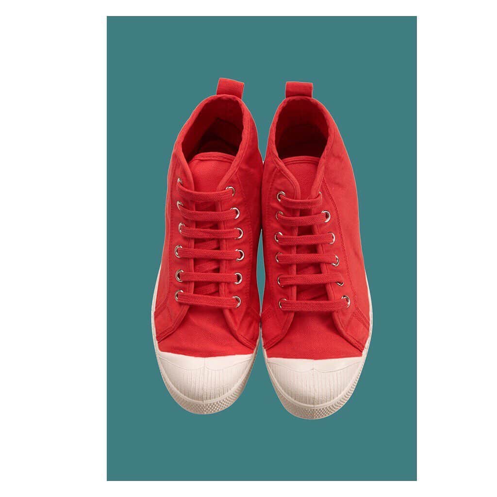 キャベジズ&ローゼズのインスタグラム：「Our organic plimsolls are now 20% off ❤ Tap to shop pretty orange, yellow stripe, blue stripe and navy ##taptoshop #plimsolls #organicshoes #organiccotton #naturalrubber #summersale19 #yellowstripe #bluestripes #footwear #cabbagesandroses #cabbagesandrosesfashion @christina_strutt @cabbagesandroses_shop」