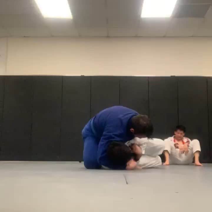 アンドリュー・ヴェラスケスのインスタグラム：「This happens to me 100 times a day. Just like in life everyone will inevitably eat shit, but every ass kicking is an opportunity for growth. The ability to approach challenges without the fear of losing has helped me take those L’s, learn from them, and keep moving forward. Also ouch.‬」