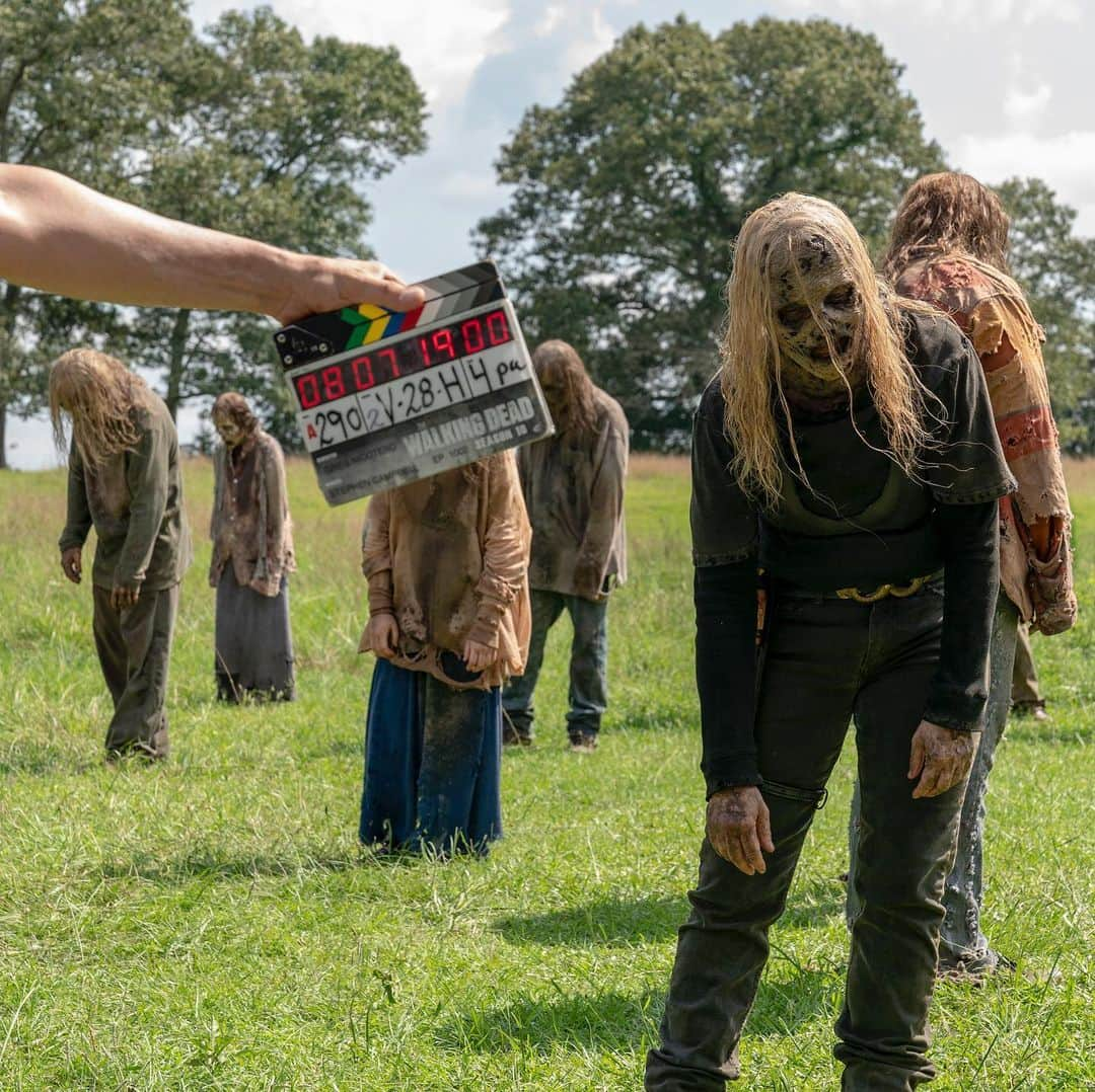 The Walking Deadさんのインスタグラム写真 - (The Walking DeadInstagram)「We're that much closer to October 6th! While you wait, enjoy some behind-the-scenes moments from #TWD Season 10.」9月6日 6時44分 - amcthewalkingdead