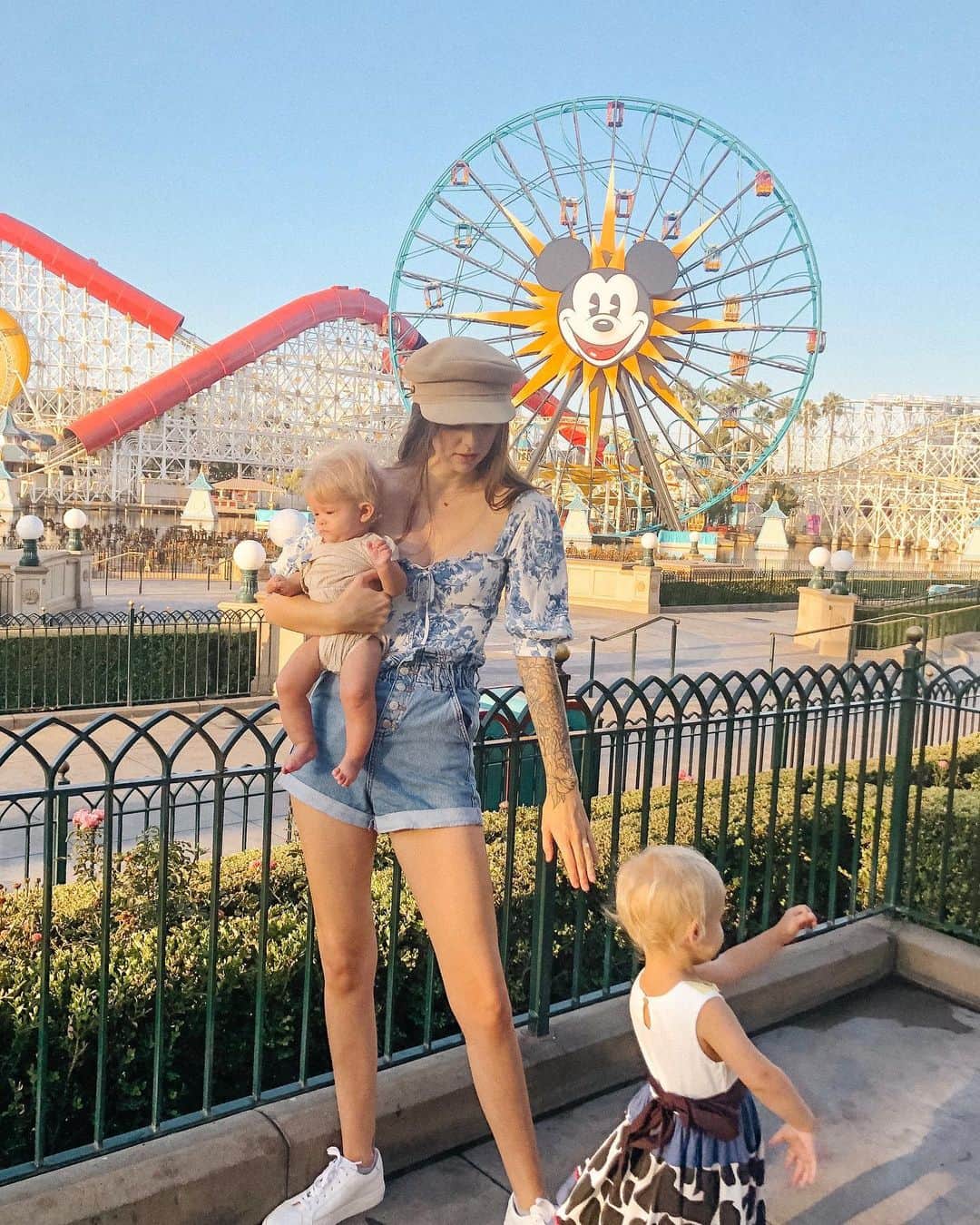 Acacia Brinleyさんのインスタグラム写真 - (Acacia BrinleyInstagram)「This place is everything to me. I love u @disney (2nd pic describes Disneyland perfectly for brinny and I... always trynna wrangle that cowgirl.)」9月6日 6時52分 - acaciakersey