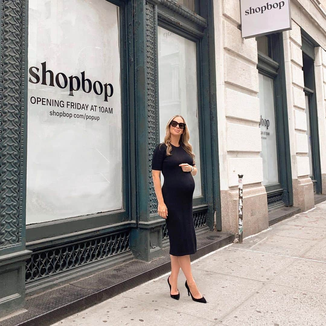 Helena Glazer Hodneさんのインスタグラム写真 - (Helena Glazer HodneInstagram)「When the website you check daily @shopbop opens up a pop up store in your city💳💵💰 #takeallmymoney. The shop opens up tomorrow (9/6) until 9/22! #stylesupport #ad」9月6日 7時08分 - brooklynblonde1