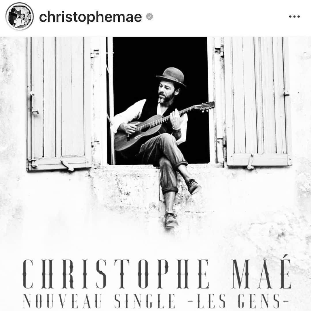 カーラ・ブルーニさんのインスタグラム写真 - (カーラ・ブルーニInstagram)「Quel plaisir de se retrouver quelque part dans une si belle chanson.... @christophemae 🎼🎼🎼🌹 #desgens 🎼🎼🎼 what a pleasure dear @christophemae to be somewhere in your beautiful song......🎼🎼🎼🎼🌹 #laviedartiste 🎼🎼🎼🎼🌹 vidéo with sound 🎼」9月6日 7時21分 - carlabruniofficial