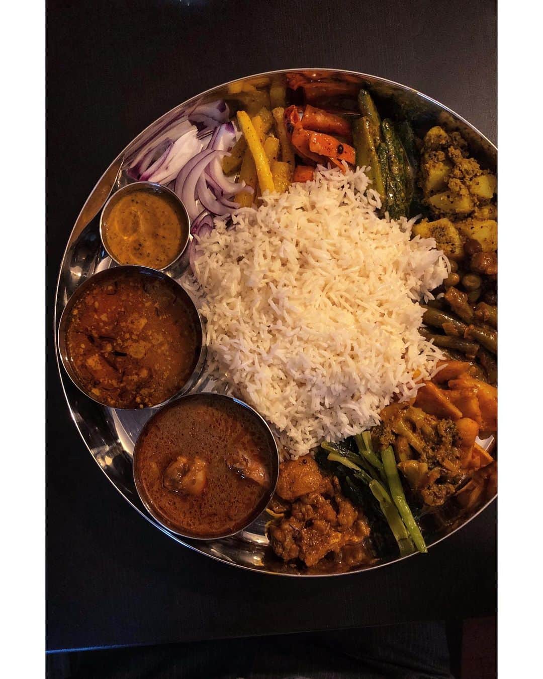 Ryoko Yunokiのインスタグラム：「+ + + The food was wonderfully spiced😋 + + + #月と太陽  #月と太陽のダルバート #ネパール料理 #dalbhat #Nepalidishes #throwback」