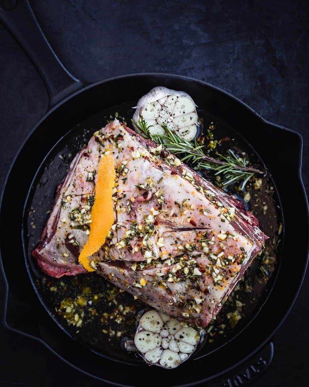 Staub USA（ストウブ）さんのインスタグラム写真 - (Staub USA（ストウブ）Instagram)「@chefdanielagerson's #MadeInStaub  Citrusy Garlic and Herb-Roasted Lamb Shoulder may look ambitious, but it's really quite simple 🍋🌿💜. Try shredding it on a bed of greens with cucumbers, radishes, pickled onion, mint and feta for a well-rounded supper. Voila!」9月5日 22時30分 - staub_usa