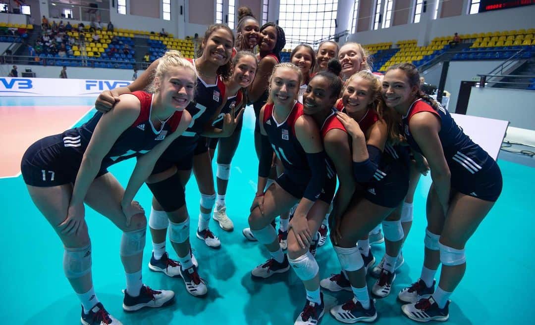 USA Volleyballさんのインスタグラム写真 - (USA VolleyballInstagram)「#USAVgynt opened the 2019 FIVB Girls’ U18 World Championship strong by defeating Mexico 25-21, 25-21, 25-16 as seven @teamusa players scored at least three points each led by Elena Oglivie's 10. --- Recap on usavolleyball.org. (@FIVBVolleyball Photos)」9月5日 22時32分 - usavolleyball