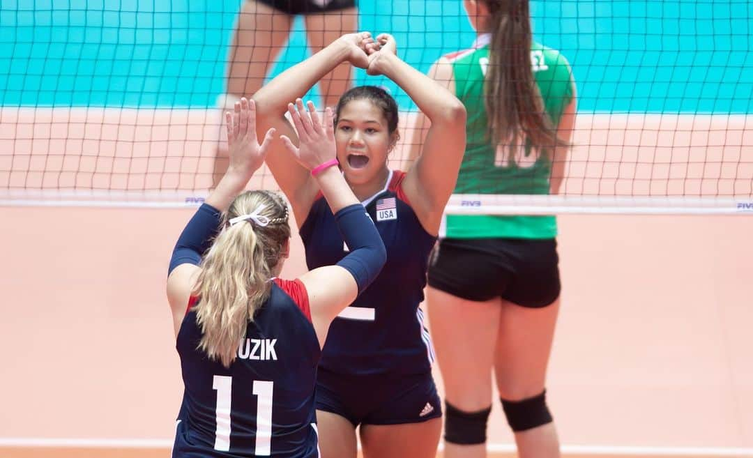 USA Volleyballさんのインスタグラム写真 - (USA VolleyballInstagram)「#USAVgynt opened the 2019 FIVB Girls’ U18 World Championship strong by defeating Mexico 25-21, 25-21, 25-16 as seven @teamusa players scored at least three points each led by Elena Oglivie's 10. --- Recap on usavolleyball.org. (@FIVBVolleyball Photos)」9月5日 22時32分 - usavolleyball