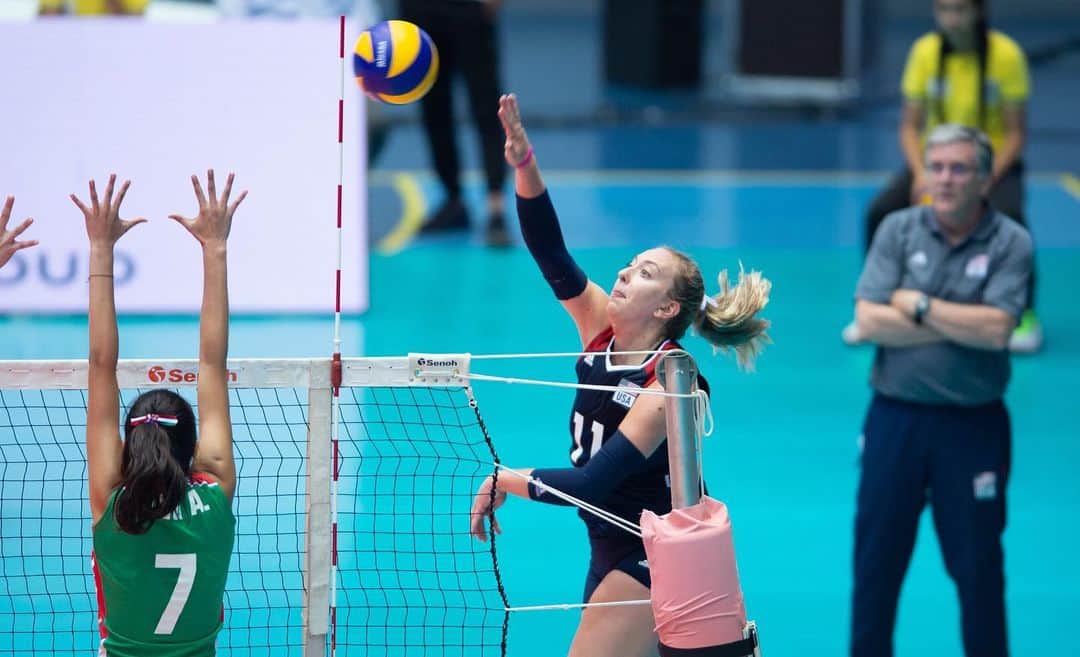 USA Volleyballさんのインスタグラム写真 - (USA VolleyballInstagram)「#USAVgynt opened the 2019 FIVB Girls’ U18 World Championship strong by defeating Mexico 25-21, 25-21, 25-16 as seven @teamusa players scored at least three points each led by Elena Oglivie's 10. --- Recap on usavolleyball.org. (@FIVBVolleyball Photos)」9月5日 22時32分 - usavolleyball