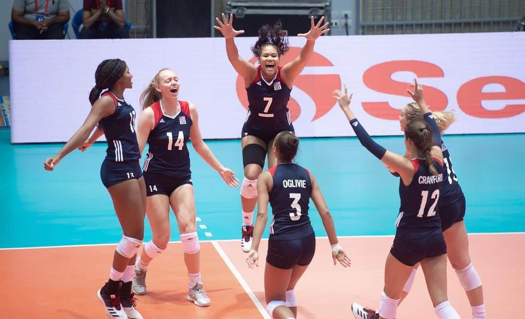 USA Volleyballさんのインスタグラム写真 - (USA VolleyballInstagram)「#USAVgynt opened the 2019 FIVB Girls’ U18 World Championship strong by defeating Mexico 25-21, 25-21, 25-16 as seven @teamusa players scored at least three points each led by Elena Oglivie's 10. --- Recap on usavolleyball.org. (@FIVBVolleyball Photos)」9月5日 22時32分 - usavolleyball