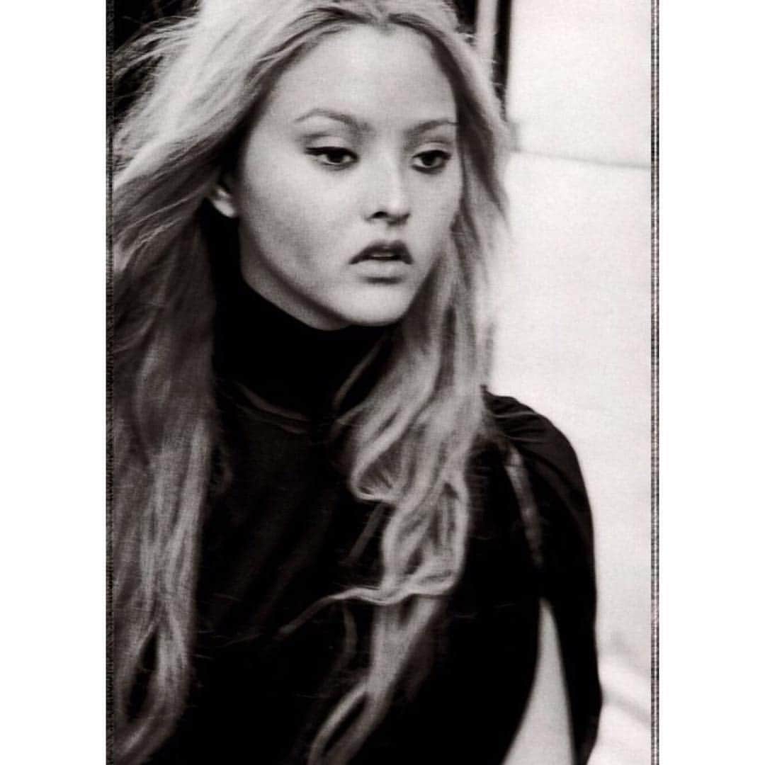 デヴォン青木さんのインスタグラム写真 - (デヴォン青木Instagram)「“Beauty is the result of what you put into your soul, your thoughts." ‪Peter Lindbergh‬ ‪ Rest In Peace Peter!  You were so full of warmth and kindness—pure sunshine.  It was such a privilege to work with you and to know your heart.  Thank you.  You will be so very missed.  @realpeterlindberghfoundation @therealpeterlindbergh ‬🌹」9月5日 22時59分 - devonaoki