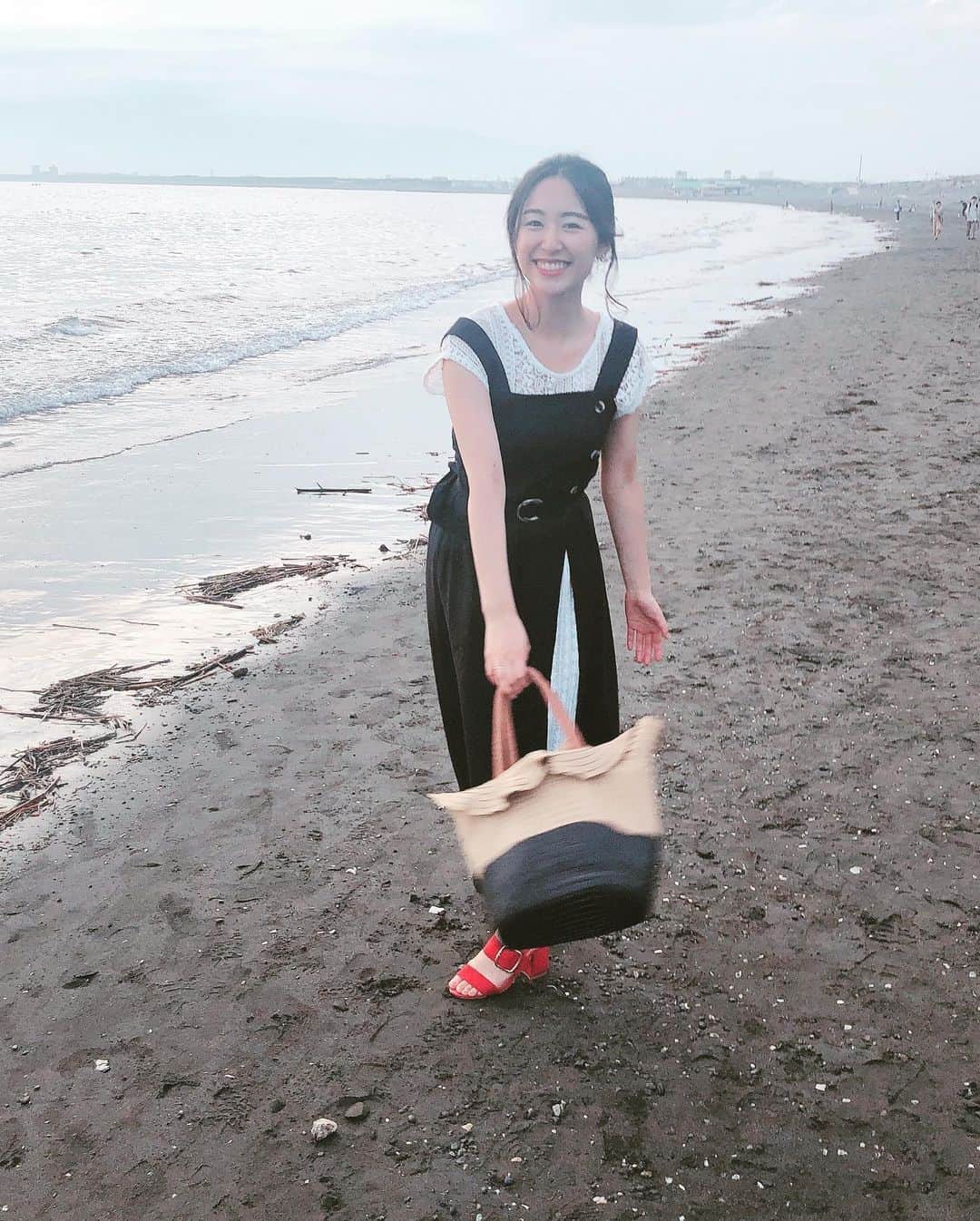 三輪晴香さんのインスタグラム写真 - (三輪晴香Instagram)「うーみー🌊 #江ノ島 #今年最後の #泳ぎたかったなー」9月5日 22時33分 - miwamiwa4010