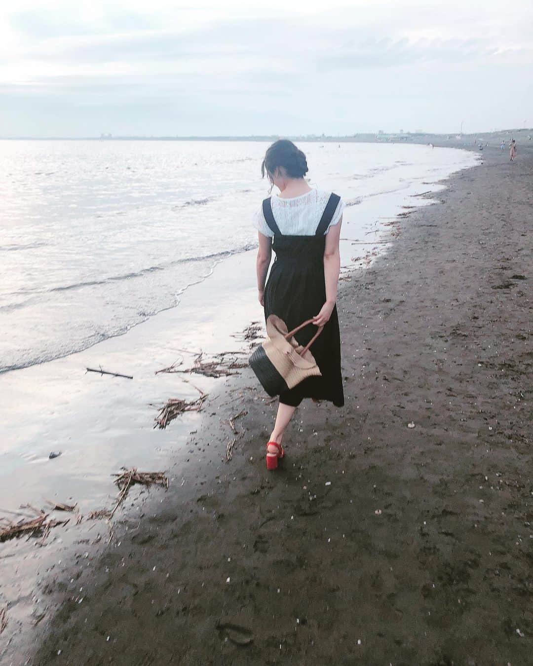 三輪晴香さんのインスタグラム写真 - (三輪晴香Instagram)「うーみー🌊 #江ノ島 #今年最後の #泳ぎたかったなー」9月5日 22時33分 - miwamiwa4010
