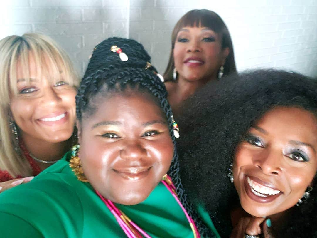 ヴィヴィカ・A・フォックスさんのインスタグラム写真 - (ヴィヴィカ・A・フォックスInstagram)「GM Dawlings! #BTS smiles and smooches from @empirefox with da SQUAD @tasha4realsmith @serayah @tarhondajay @marioworldwide @gabby3shabby @nicoleariparker Get READY for a FABULOUS Season Six Sept 24th! #Lifeisgood #GodIsGood #Blessed #Respect #GurlPower #VivicaFoxHair #TeamVivica #TeamFox #MyGrindDontStop #LegitmateCareer #BossMoves #LoveWins #ClassicBadChicks #EmpireRules 🤗🙆🏾‍♀️💖🖤🦁」9月5日 22時42分 - msvfox