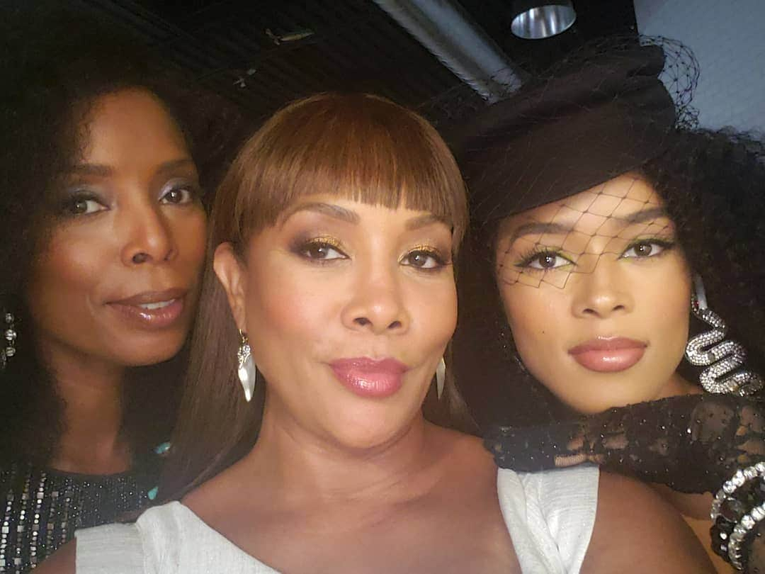 ヴィヴィカ・A・フォックスさんのインスタグラム写真 - (ヴィヴィカ・A・フォックスInstagram)「GM Dawlings! #BTS smiles and smooches from @empirefox with da SQUAD @tasha4realsmith @serayah @tarhondajay @marioworldwide @gabby3shabby @nicoleariparker Get READY for a FABULOUS Season Six Sept 24th! #Lifeisgood #GodIsGood #Blessed #Respect #GurlPower #VivicaFoxHair #TeamVivica #TeamFox #MyGrindDontStop #LegitmateCareer #BossMoves #LoveWins #ClassicBadChicks #EmpireRules 🤗🙆🏾‍♀️💖🖤🦁」9月5日 22時42分 - msvfox