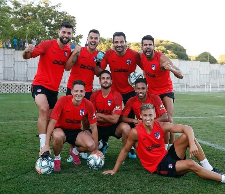 サンティアゴ・アリアスさんのインスタグラム写真 - (サンティアゴ・アリアスInstagram)「Equipo ganador 🥇🏆 #aupaatleti ⚽️」9月5日 22時43分 - santiagoarias13