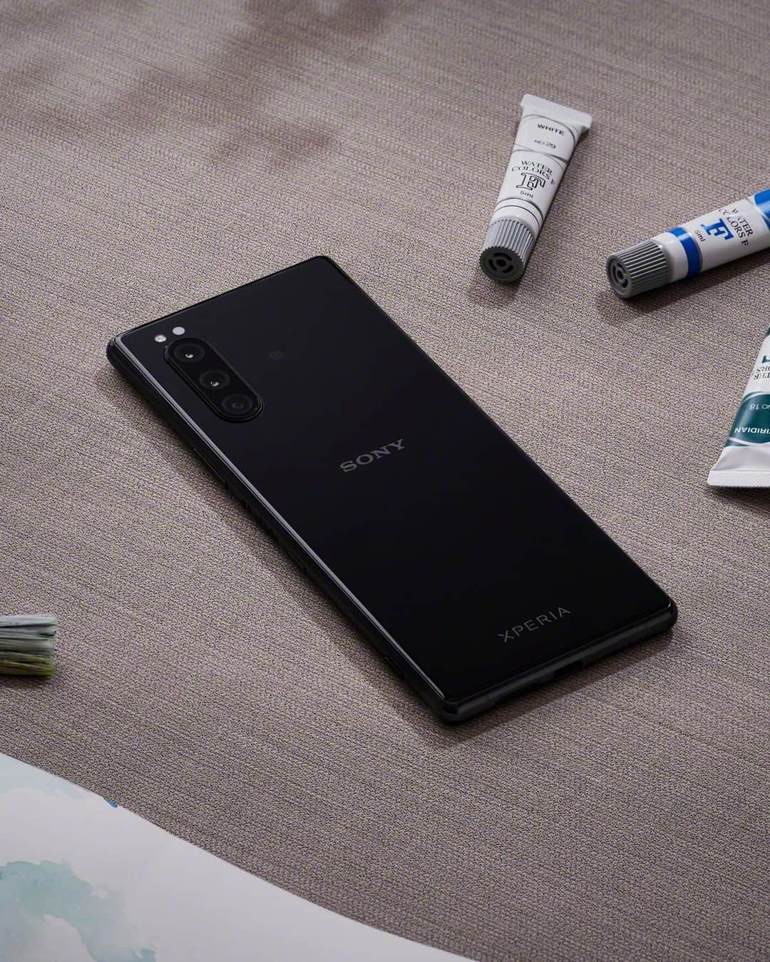 sonyさんのインスタグラム写真 - (sonyInstagram)「The latest smartphone technology packed into a compact design has arrived. Introducing the all-new #Xperia 5 which allows you to create and experience content like never before. (Learn more in the link in bio.) #SonyIFA」9月5日 22時49分 - sonyelectronics