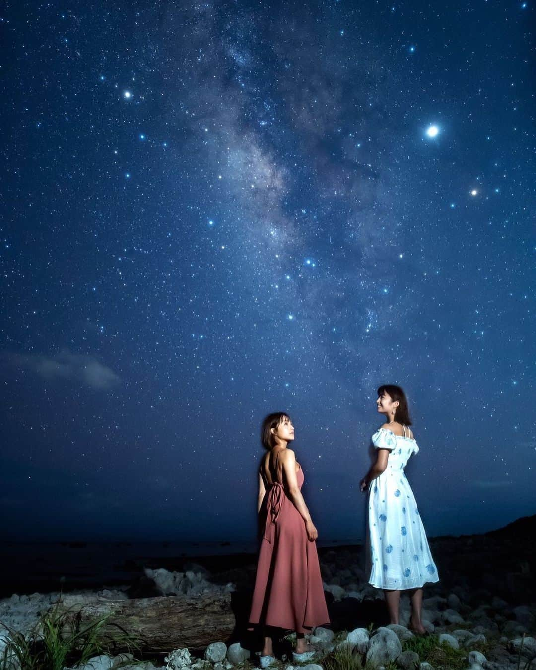 みひろさんのインスタグラム写真 - (みひろInstagram)「本当はこんなに星が見えてるんだね✨  真ん中のモヤモヤとしてるとこは、天の川☺️ 流れ星見たよ🌟 📸 @amanokawajiro  #石垣島 #石垣島旅行 #石垣島星空 #女子旅 #旅行  #天の川 #星 #夜空  #みひろ #mihiro #instagood  #instadiary  #instalike #instamood  #ow #instapic #instaphoto #girl　#follow #followme  #japanesegirl  #星空ポートレート  #ポートレート #星空フォト #八重山#星空写真」9月5日 23時13分 - mihiro0519