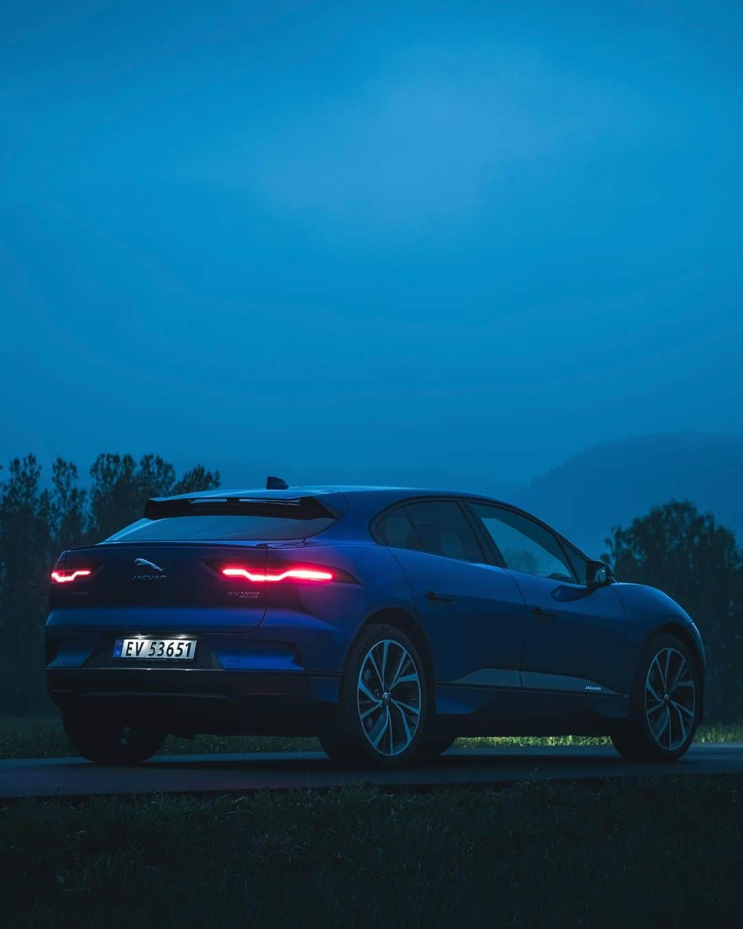 Jaguarさんのインスタグラム写真 - (JaguarInstagram)「Some wait for change. Others drive it. 📷: @IAmNordic.  #Jaguar #IPACE #Electric #EV #Luxury #Premium #Performance #SUV #AWD #ElectricCars #CarsofInstagram #Regram #Telemark #Norway」9月5日 23時11分 - jaguar