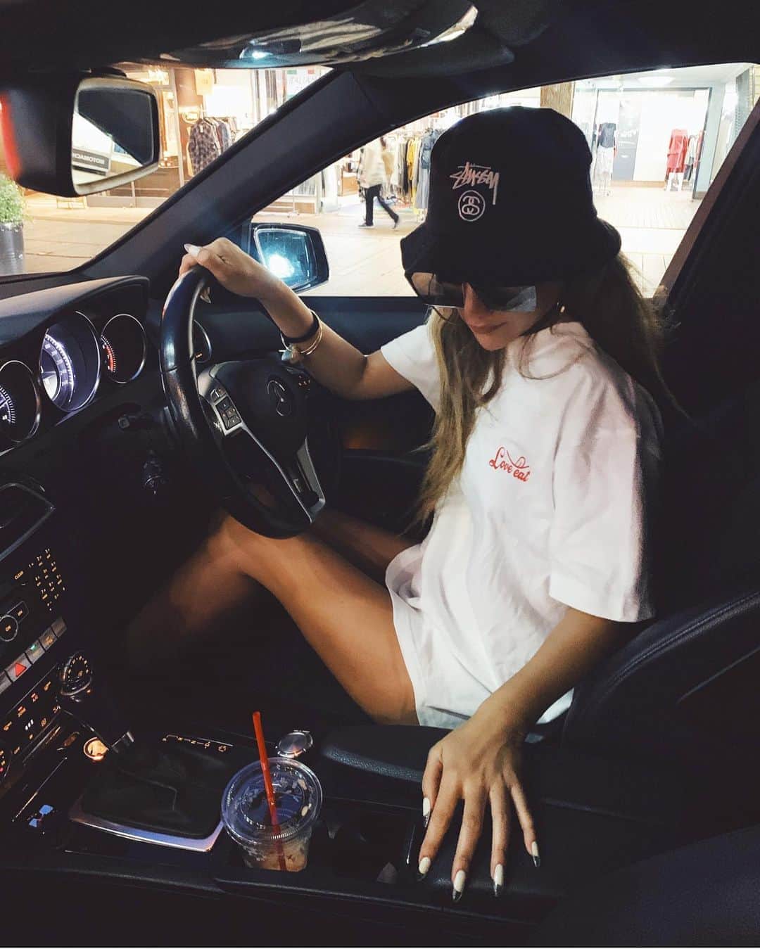 MARISのインスタグラム：「Driving Yokohama❤︎ OOTD  Love eat T @love_eat_factory  Hat @stussy  Shoes @drmartensofficial #fashion #ootd #girl #tokyo #yokohama」