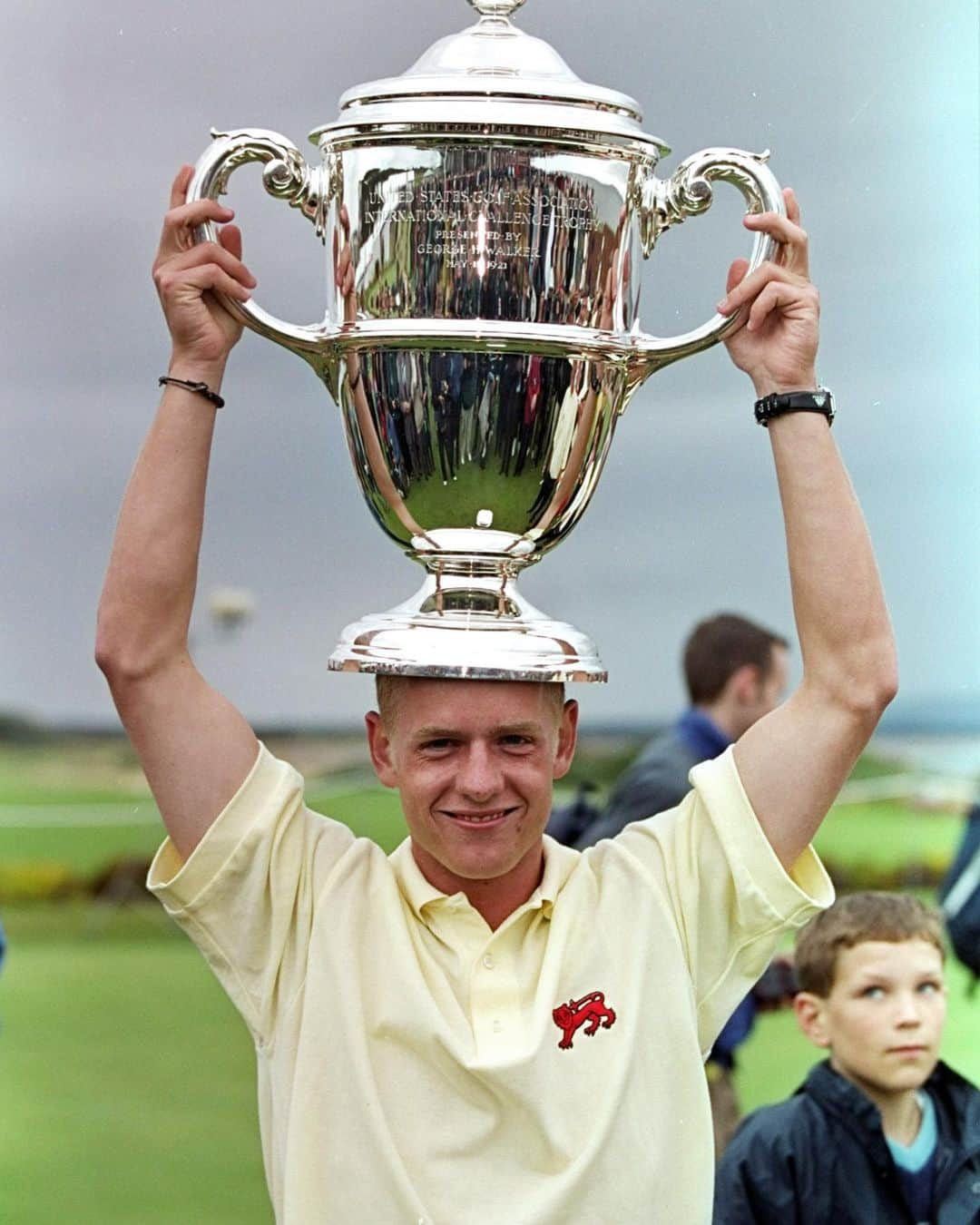 ルーク・ドナルドのインスタグラム：「Wanted to wish Team GB&I all the very best in @thewalkercup this week. Had the best time representing Team GB&I in 1999 & 2001. Play with passion and heart lads, and don’t forget to add a little sun-in if you want to look cool like I did back in the day 🤣🤣. (not sure why I included the 3rd pic here - that pr*ck cost me my perfect record - not that I’m holding onto it or anything 😝) #tbt #WalkerCup #amateurgolf #letsgoGB&I #hoylake」